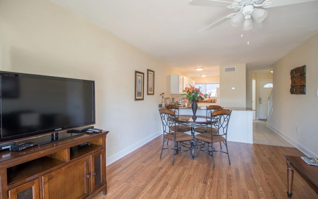 Oak Shores 66