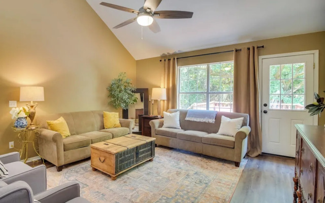 Charming Arkansas Retreat w/ Deck, Near Downtown!