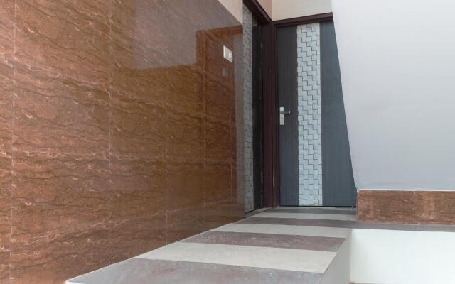 OYO 43318 Aayat Apartment