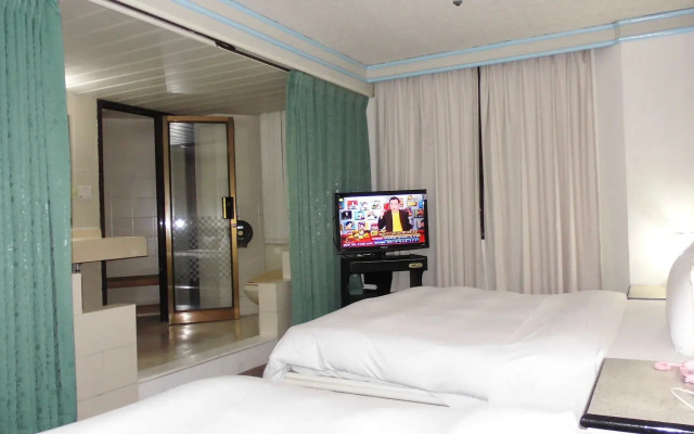 Modern Plaza Hotel