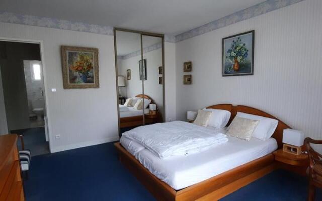 Sumptuous Holiday House Near The Beaches