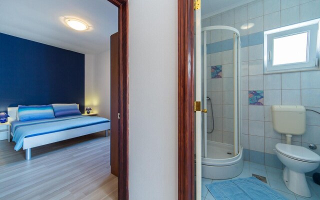 Beautiful Apartment in Brist With 1 Bedrooms and Wifi