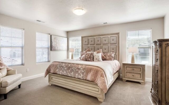 The Tree House 4 Bedroom Home