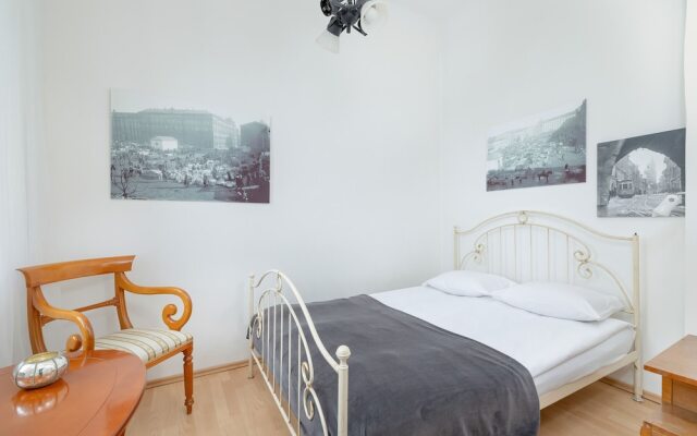 Picturesque Apartment Krakow by Renters