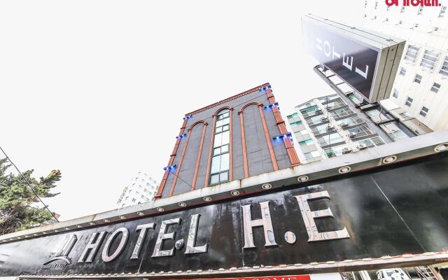 Hotel H.E