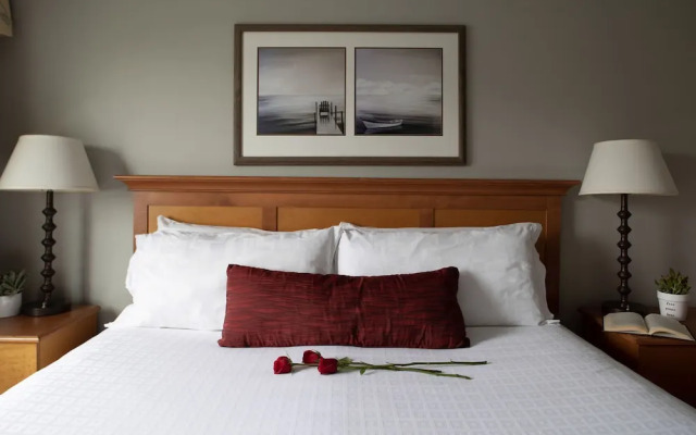 Rivertide Suites Hotel