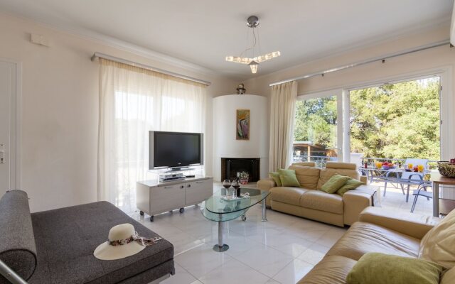 Marina Gouvia Family Villa By Konnect