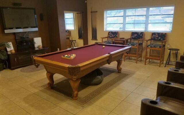 Hollywood Hills 4 Bedrooms 3 Bathrooms Home