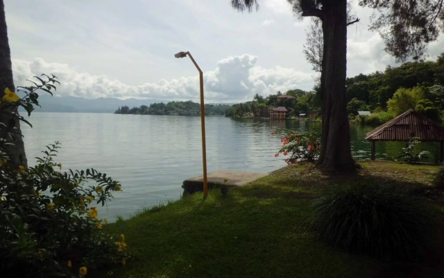 Tuk Tuk Timbul Bungalows
