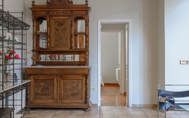 A Beautiful 2 bdr House in the Heart of Plaka