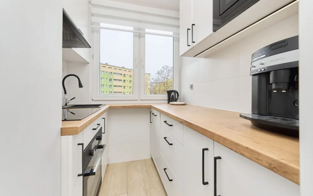 Charming Apartment Fabryczna by Renters