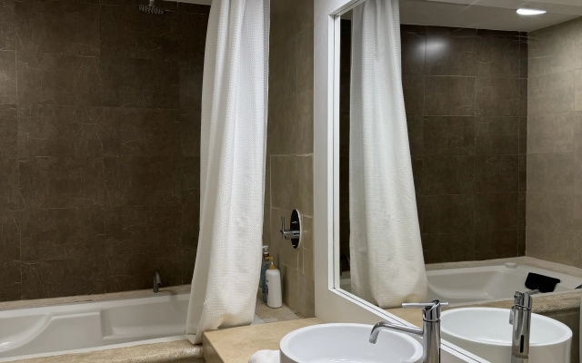 Aldea Thai by oceanfront