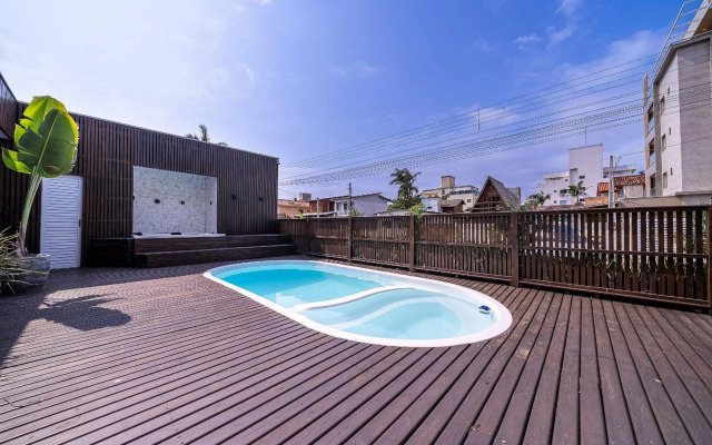 027 - Lindo Residencial com Piscina e Jacuzzi em Bombas