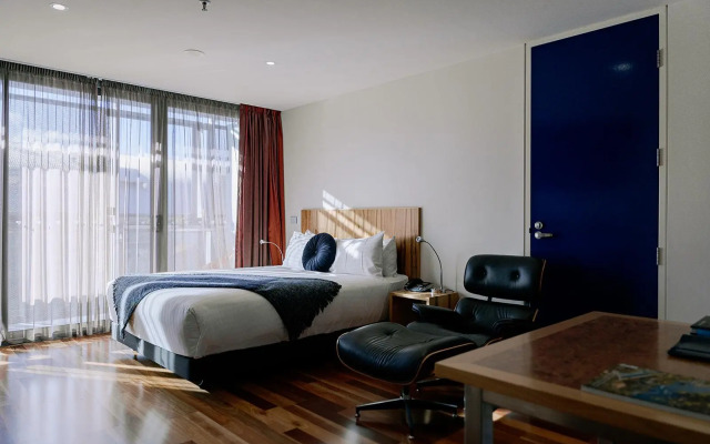 Salamanca Wharf Hotel