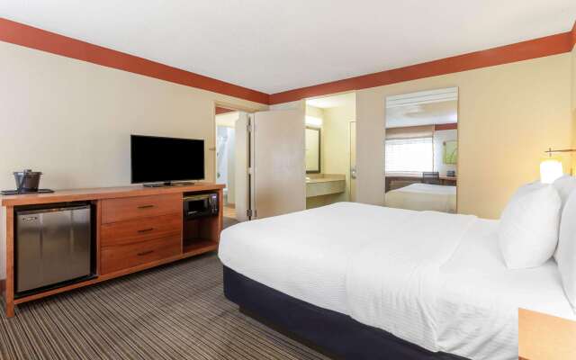 La Quinta Inn & Suites by Wyndham Chicago Tinley Park