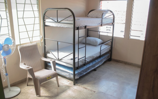 Hostel YEK