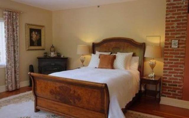 Dashwood Manor Seaside Bed & Breakfast