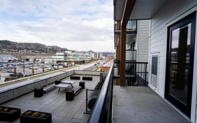 Gorgeous Modern Downtown Condo