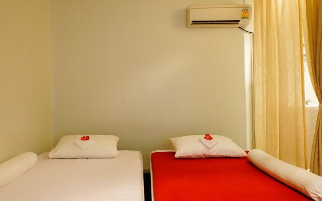 Saphan Krungthep Hostel & Spa