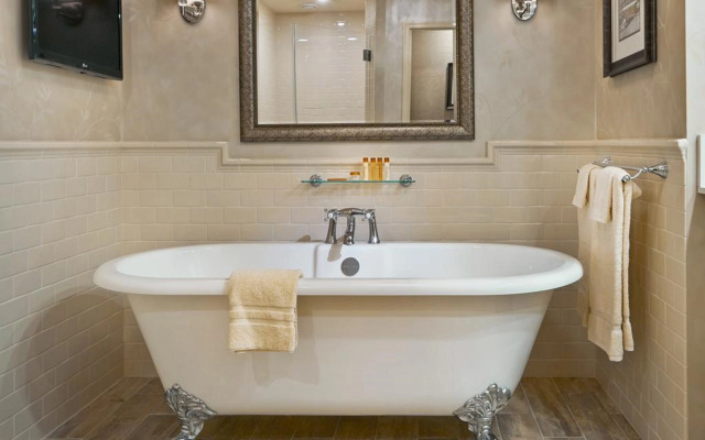 AmishView Inn and Suites