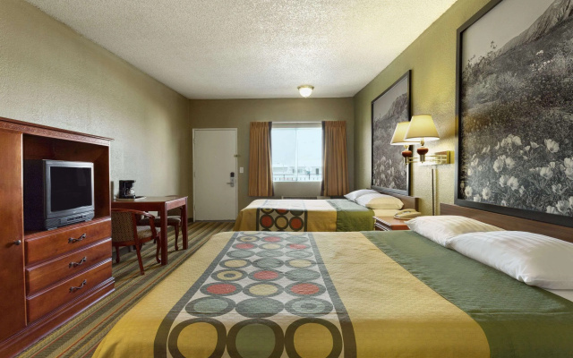 Super 8 By Wyndham Ridgecrest