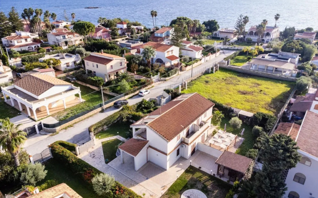 Villetta al Mare Della Fanusa by Wonderful Italy