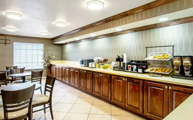 Super 8 by Wyndham Jackson MS Near the Fairgrounds