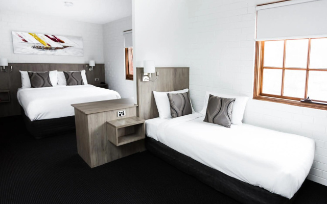 Bay Hotel Apartments – Guest Rooms – Sandy Bay