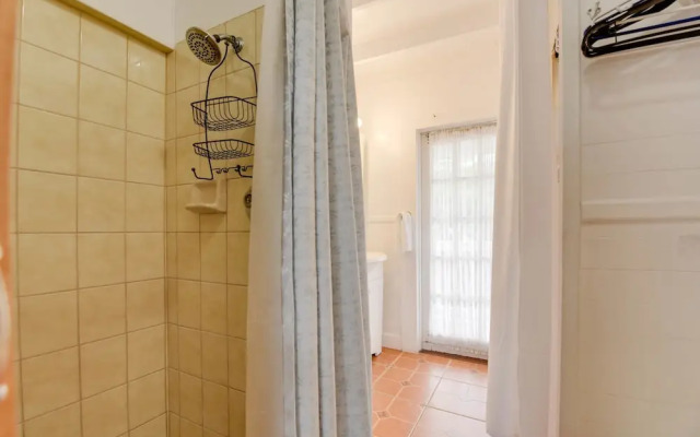 New Rose Retreat - Pool Parking