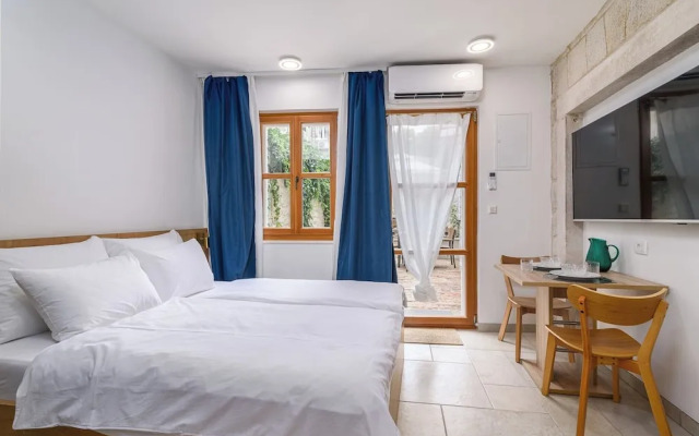 Oleander Center Suites