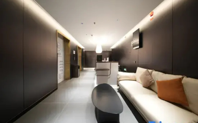 Wuqi Hotel (Urumqi High-Speed Railway Station North Square)
