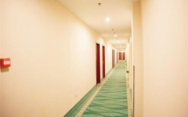 GreenTree Inn Heze Railway Station Hotel