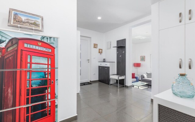 Amazing Home in Valbandon With Jacuzzi, Wifi and 3 Bedrooms