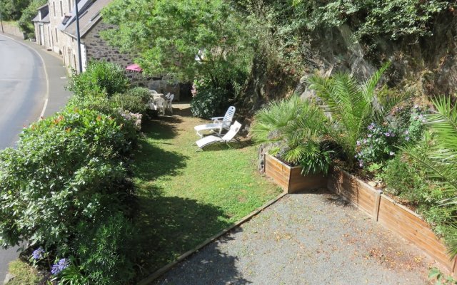 House With 2 Bedrooms in Ploëzal, With Furnished Garden - 17 km From t