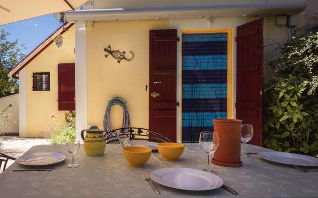 Beautiful Holiday Home in Aquitaine near the Forest