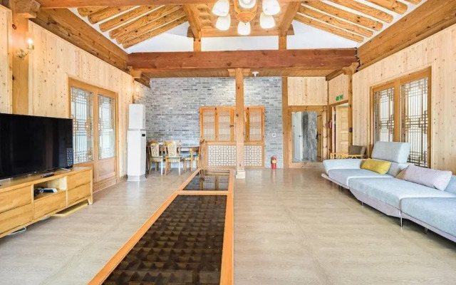 Gangneung Booyoonok Hanok Pension