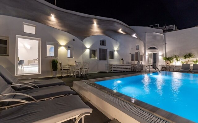 Beautiful 4-bed Cave House Near Fira, Private Pool