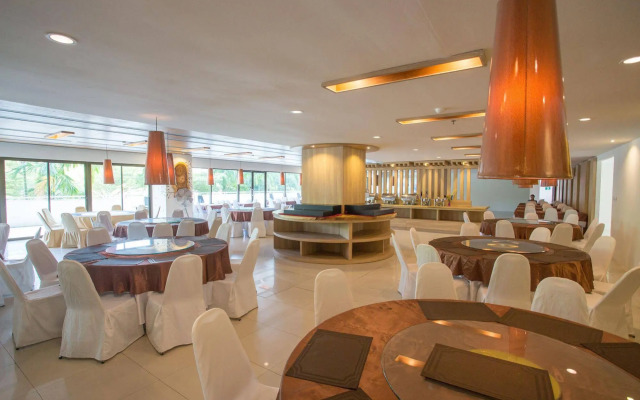 R-Con Wong Amat Suite