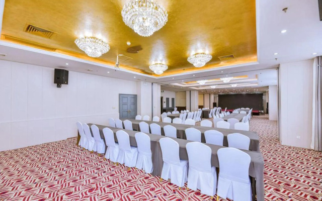 Guizhou Fengrun Karst Hotel (Jiaxiu Tower Qingyun Market Store)