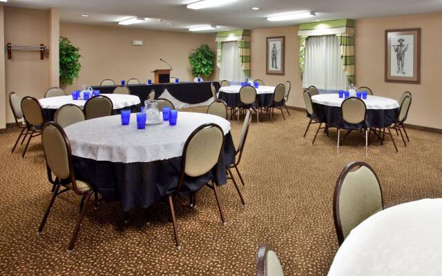 Holiday Inn Express Warrenton by IHG