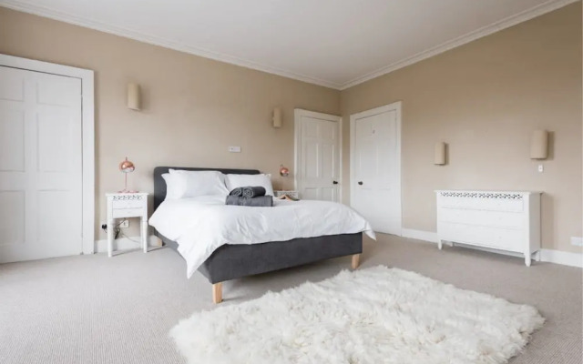 The Prince George Townhouse - Gorgeous 5bdr Townhouse