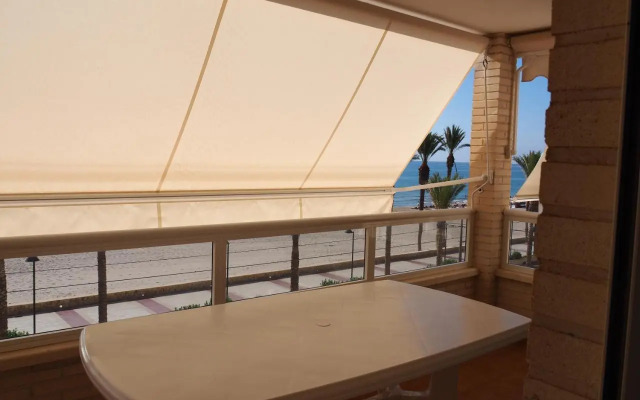 Amplio apartamento en primera línea de playa