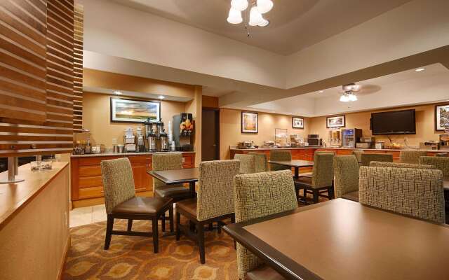 Best Western Plus Mishawaka Inn