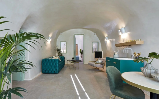 Gitsa Cliff Luxury Villa