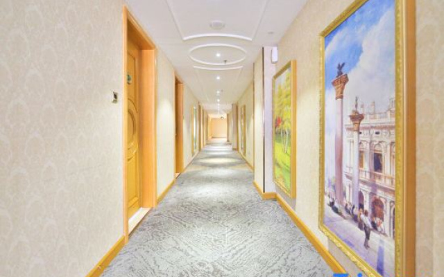 Vienna Hotel (Huichun )