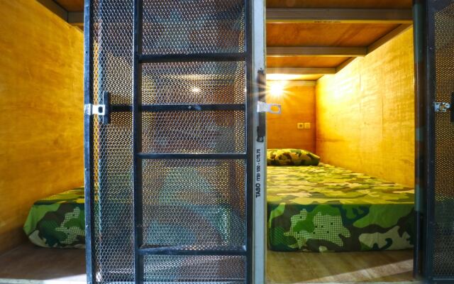 Kabin Kapsul Wisma Pondok Aren - Hostel