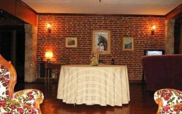 Los Nobles Hostal de Bosque