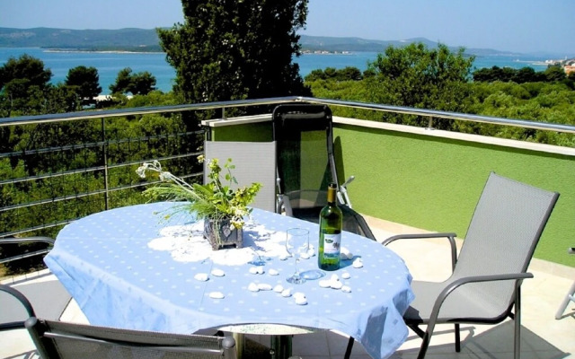 Viola - With Pool - A9