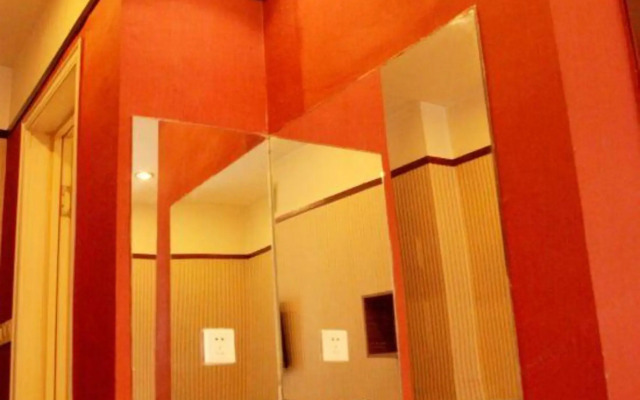 Aiju Hotel (Dashiqiao Railway Station South)