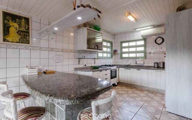 Sobrado agradável c/ churrasq. 90m do mar RDD657